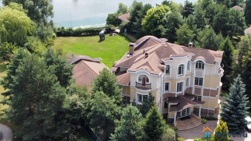 вилла, 900 м²