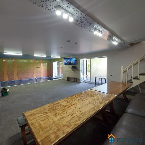 коттедж, 300 м²