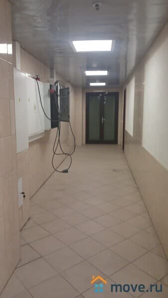 нежилое здание, 700 м²