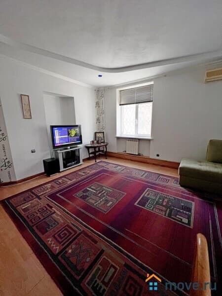 3-комн. квартира, 180 м²