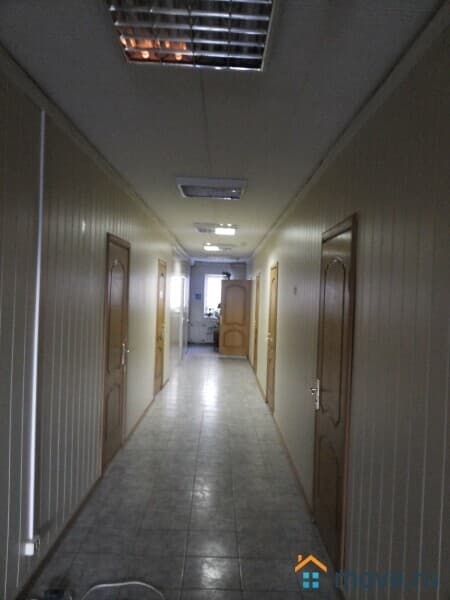 нежилое здание, 1025 м²