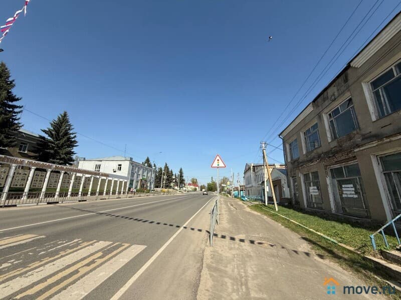 нежилое здание, 604 м²
