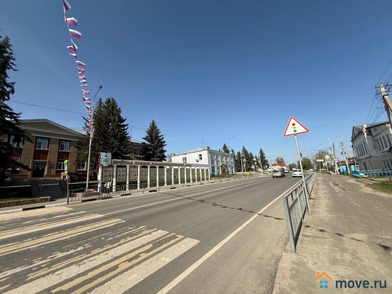 нежилое здание, 604 м²