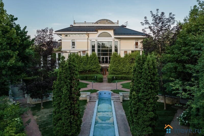 коттедж, 1300 м²