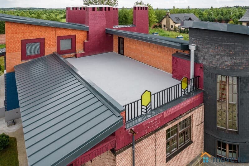 коттедж, 900 м²