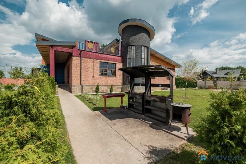 коттедж, 900 м²