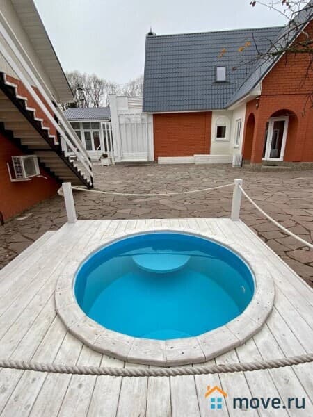 коттедж, 400 м²