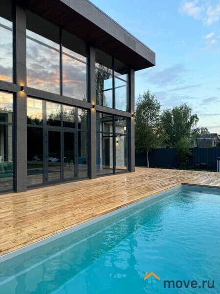 коттедж, 600 м²