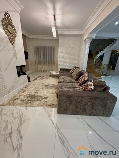 коттедж, 700 м²