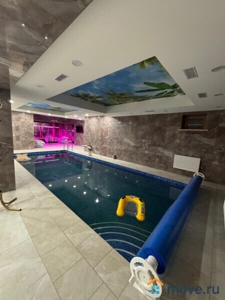 коттедж, 700 м²