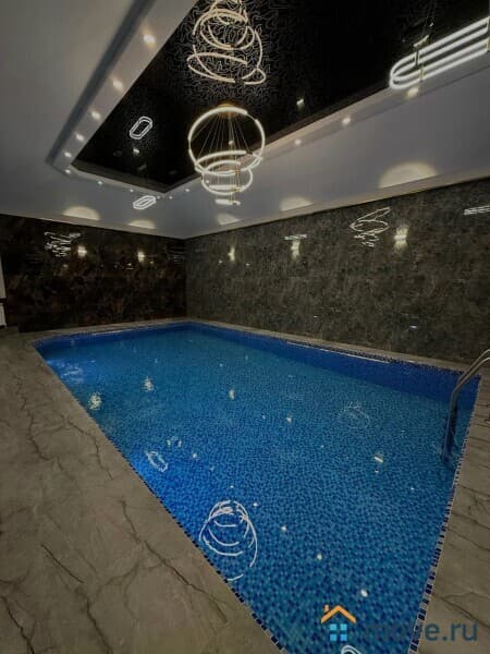 коттедж, 600 м²