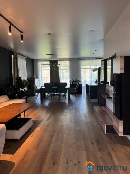 коттедж, 300 м&sup2;