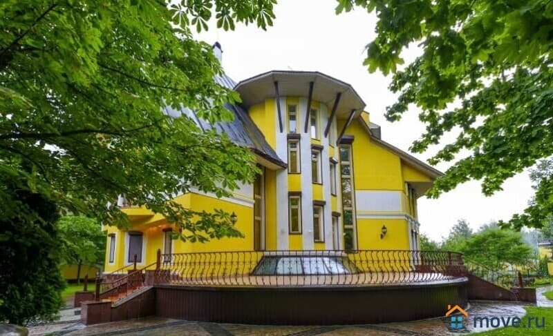 коттедж, 700 м&sup2;