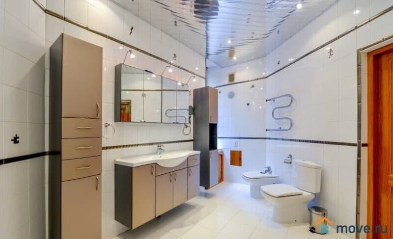 коттедж, 700 м&sup2;