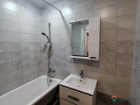 Сдается 2-комнатная квартира, 70 м&sup2;, Казань, улица Павлюхина, 110г