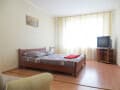 Сдается посуточно однокомнатная квартира, 43 м², этаж 1 из 9. Фото 1