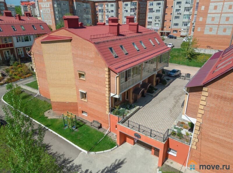 таунхаус, 272 м²