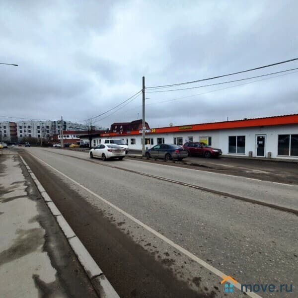 нежилое здание, 590 м²