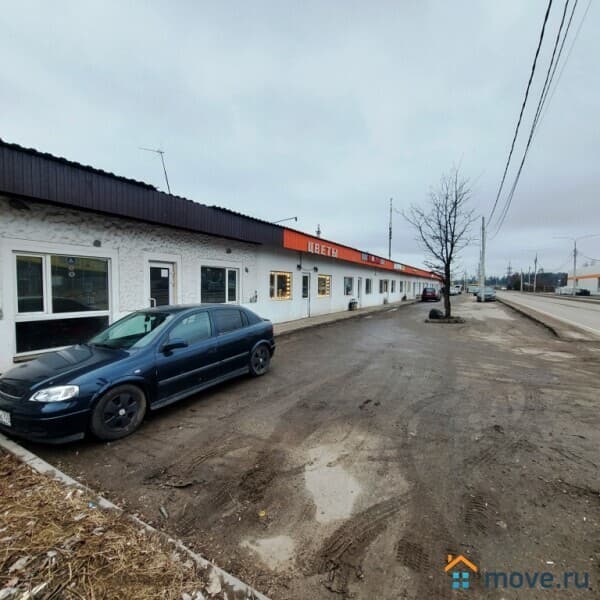 нежилое здание, 590 м²