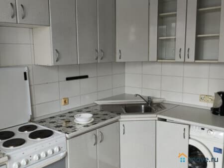 Сдаю 2-комнатную квартиру, 60 м&sup2;, Красноярск, улица Батурина, 15