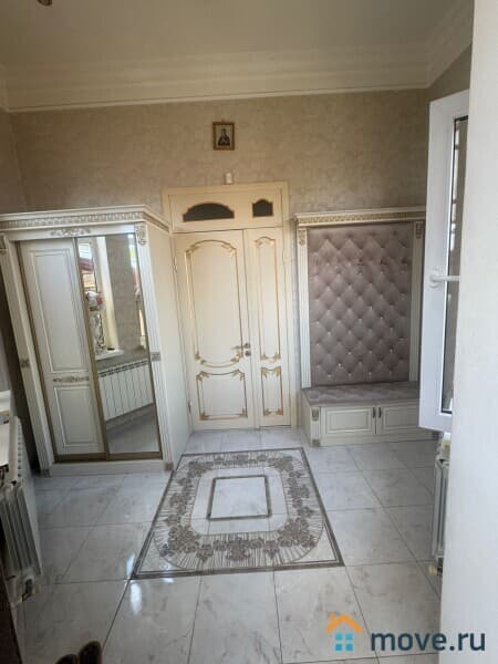 дом, 200 м²