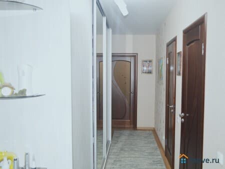 Продаем 2-комнатную квартиру, 64.5 м², Барнаул, улица Гущина, 173