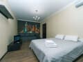 Сдается посуточно однокомнатная квартира, 43 м², этаж 1 из 9. Фото 1