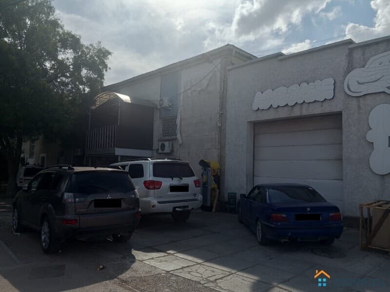 нежилое здание, 1444 м²