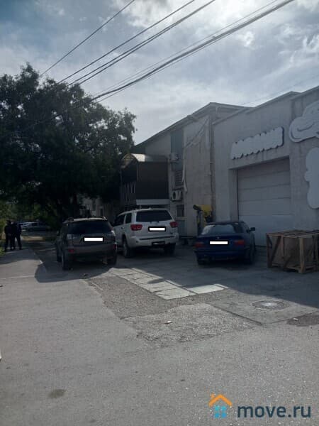 нежилое здание, 1444 м²