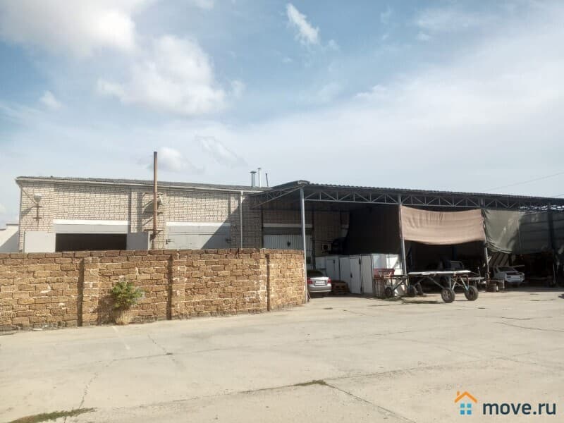 нежилое здание, 965 м²