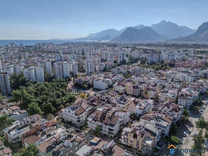 6-комн. квартира, 245 м²