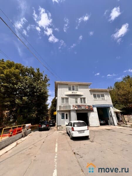 нежилое здание, 306 м²