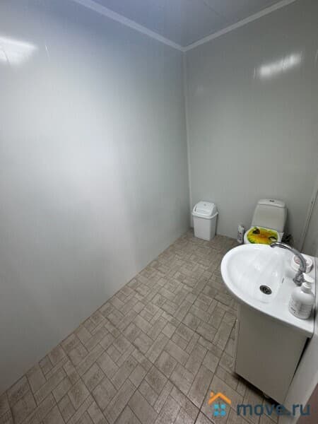 нежилое здание, 382 м²