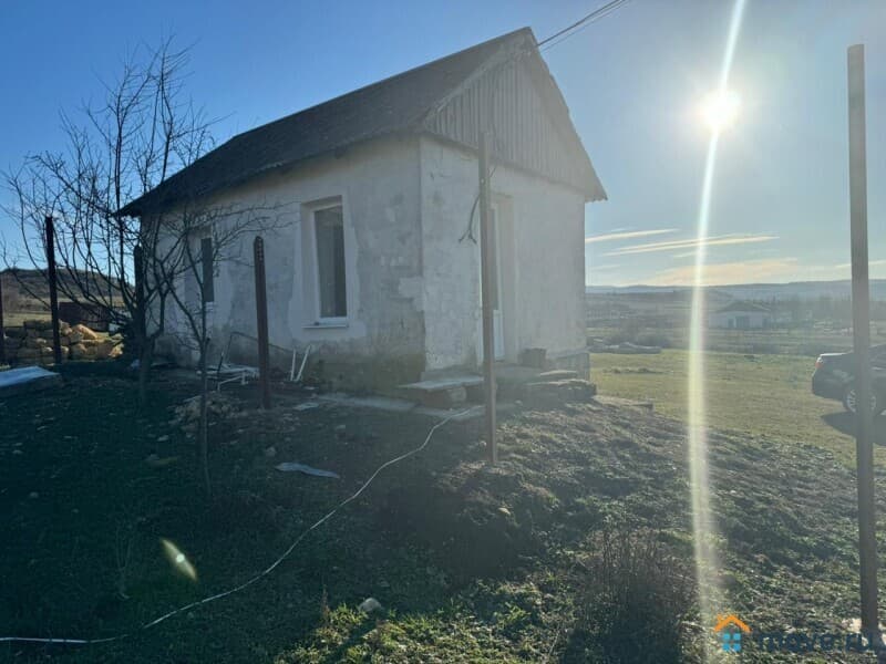 нежилое здание, 1378 м²