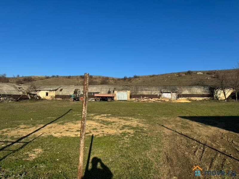 нежилое здание, 1378 м²