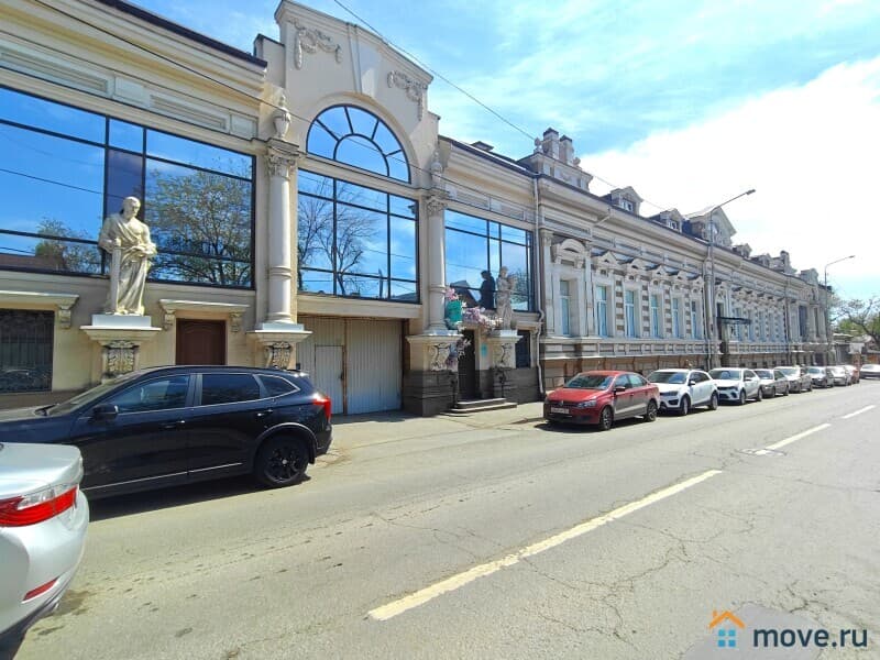 нежилое здание, 3000 м²