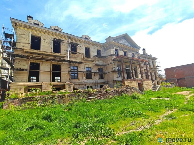 нежилое здание, 3000 м²