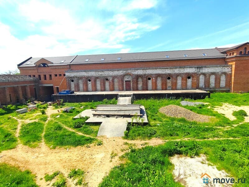 нежилое здание, 3000 м²
