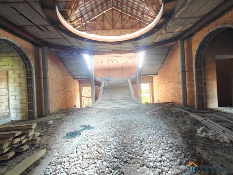 нежилое здание, 3000 м²