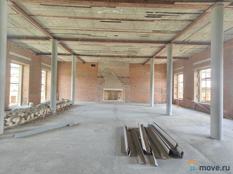 нежилое здание, 3000 м²