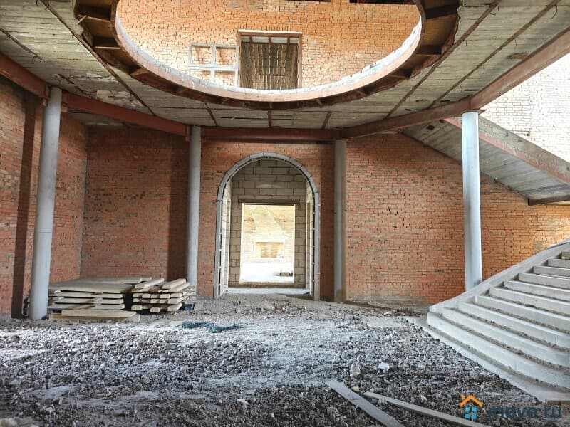 нежилое здание, 3000 м²