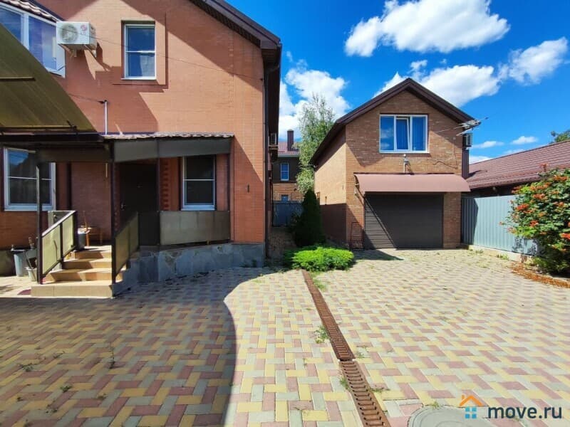 дом, 220 м²