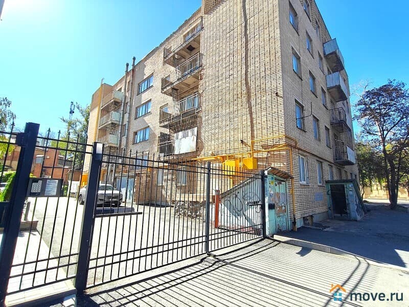 нежилое здание, 2900 м²