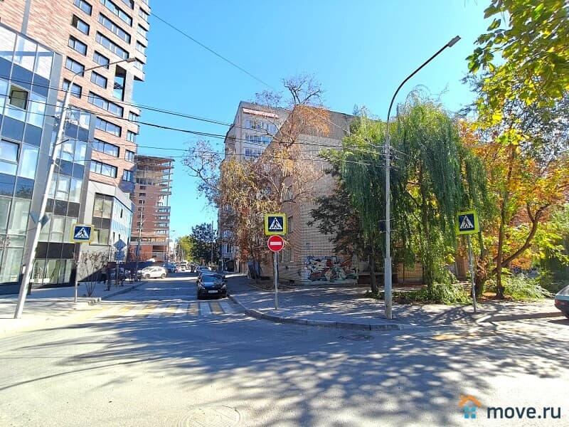 нежилое здание, 2900 м²