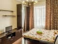 Сдается посуточно двухкомнатная квартира, 62 м², этаж 1 из 9. Фото 1