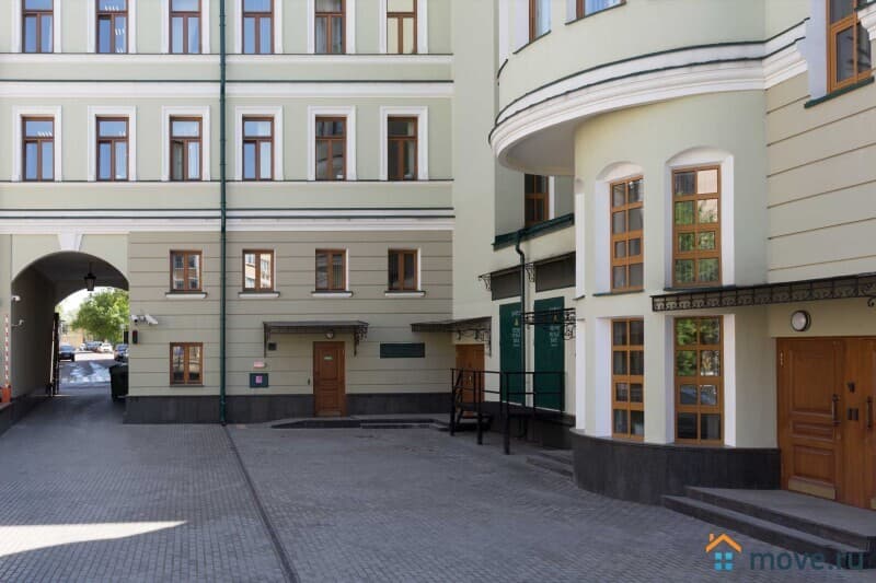 нежилое здание, 6270 м²