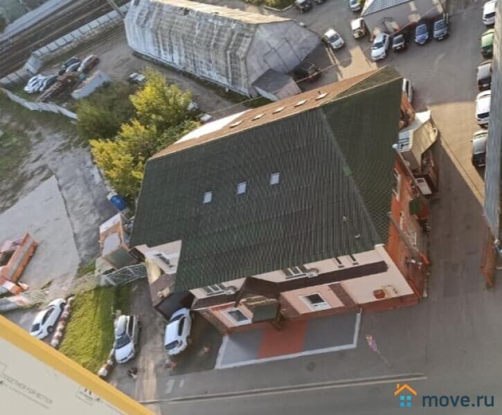 нежилое здание, 930 м²