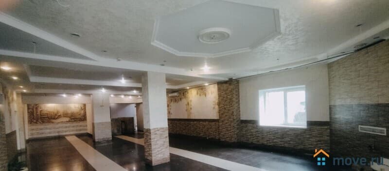 нежилое здание, 930 м²