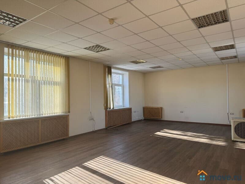 нежилое здание, 1054 м²