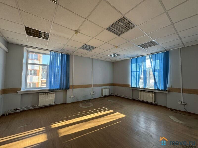 нежилое здание, 1054 м²